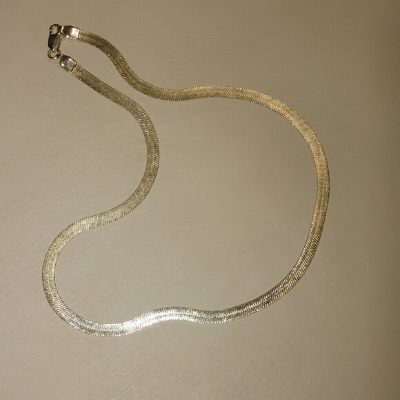 Vintage Gold Tone Diamond Cut Herringbone Necklace Lobster Clasp 16 inches - Picture 10 of 10